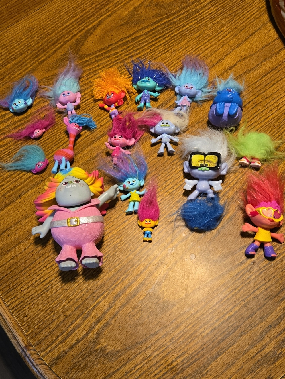 Trolls Assorted Mini Figures and Doll Set - Multicolor